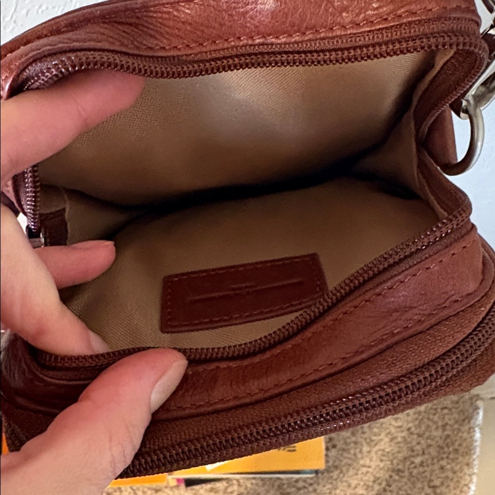 Hammacher Schlemmer Brown Leather Crossbody Bag - Picture 6 of 7
